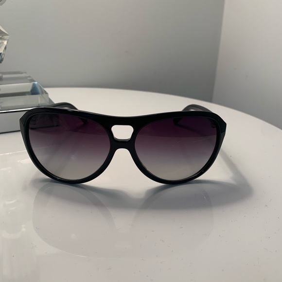 Dolce and Gabbana sunglasses - Picture 4 of 7